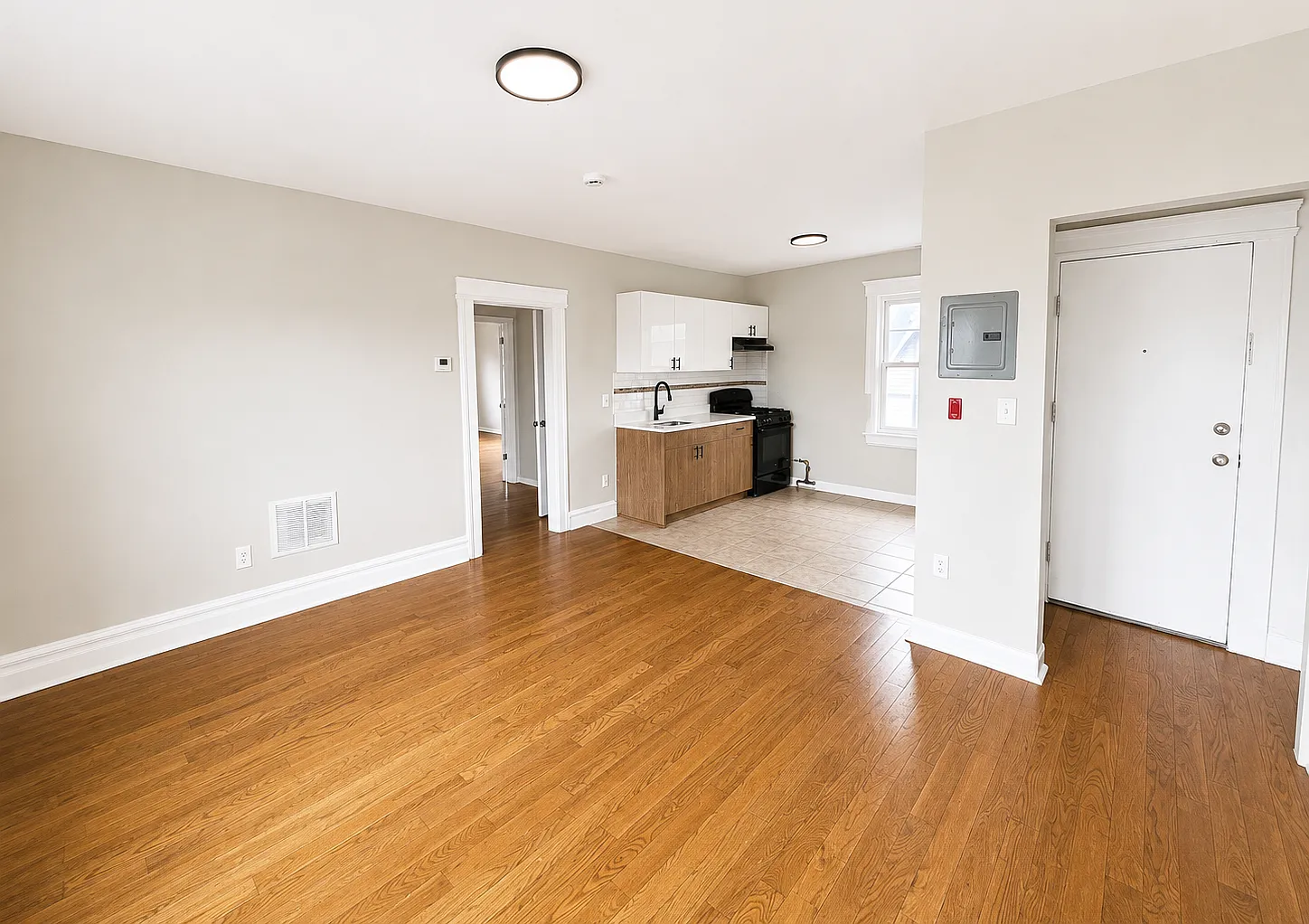 3 bed, 1200 sqft, $2,045 — Photo 4