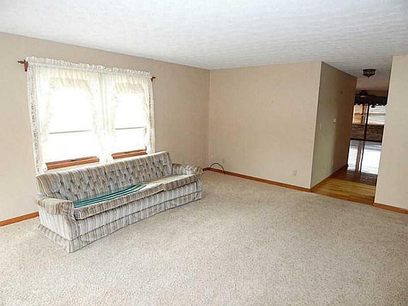 4th image of 321 E College Ave #17