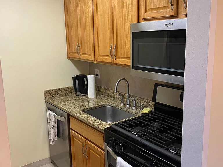 1931 N Cleveland St #606 — Photo 4