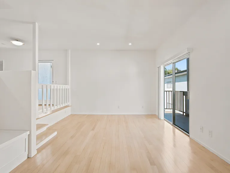 4111 Tujunga Ave #24 — Photo 2
