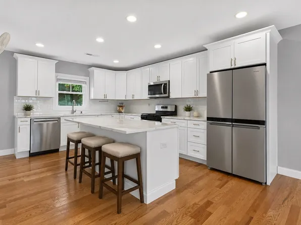 128 Parker St, Maynard, MA 01754