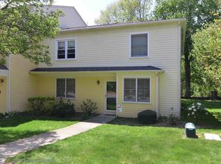 1 Bristol Woods Dr, Bristol, RI 02809