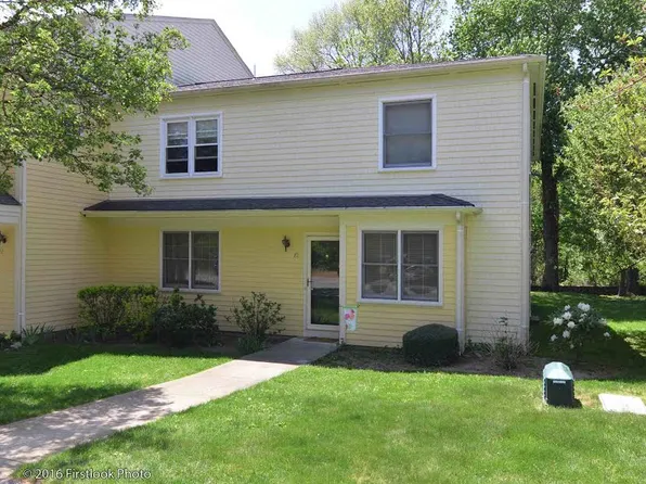 1 Bristol Woods Dr, Bristol, RI 02809