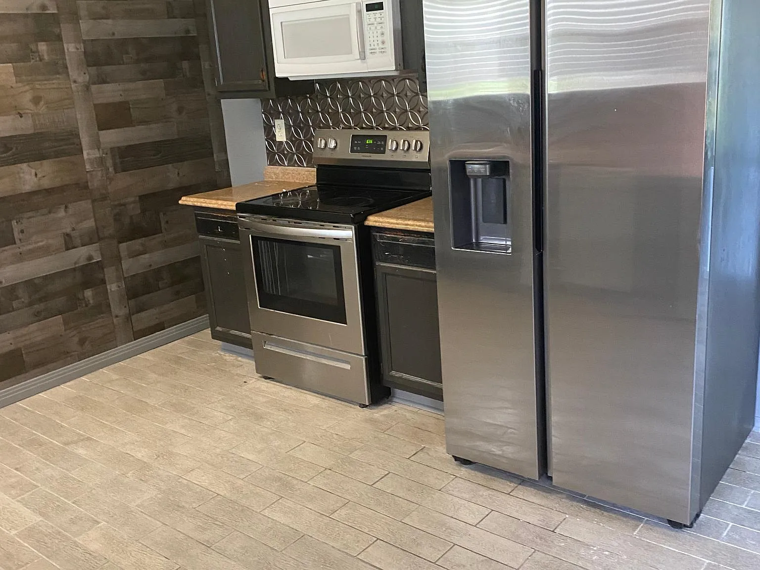 3 bed, 1000 sqft, $1,280 — Photo 2