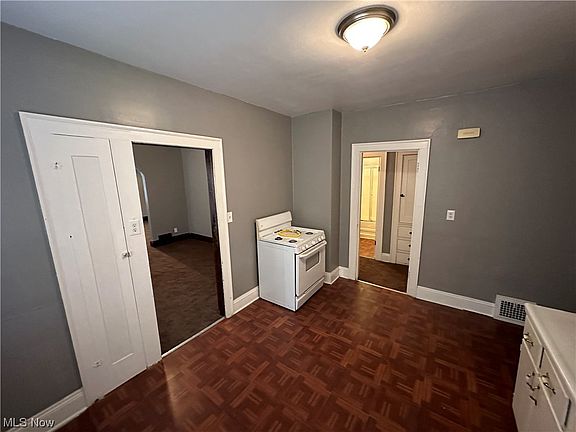 5th image of 3871 W 136th St