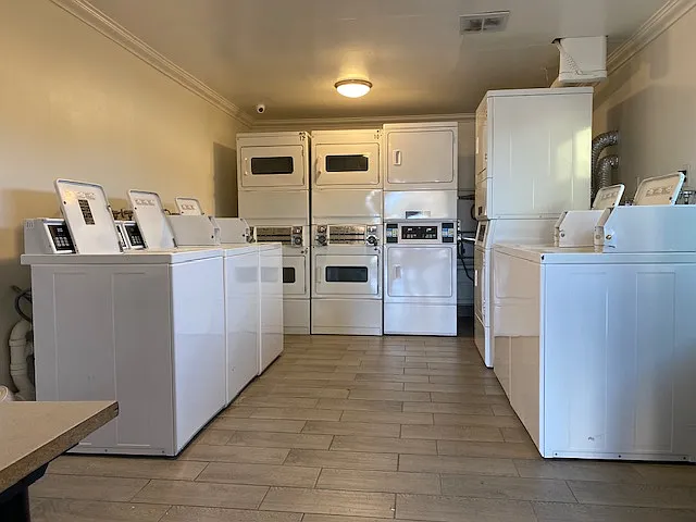 Lake View Terrace — Photo 8