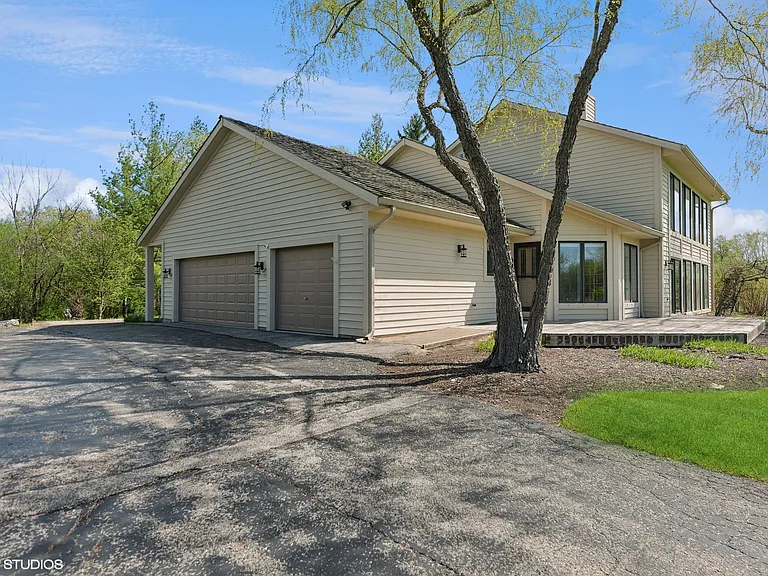 15020 King Dr — Photo 22