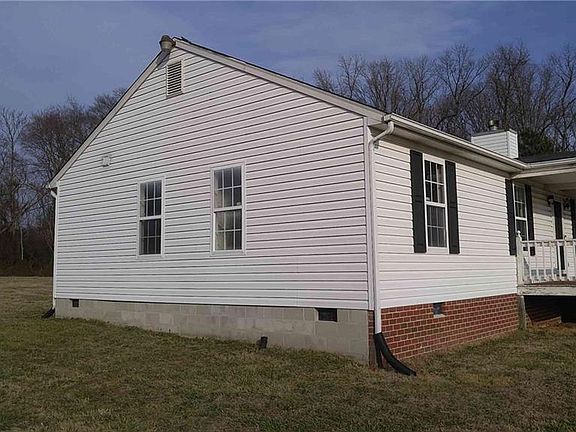 2nd image of 2905 Sandy Ln