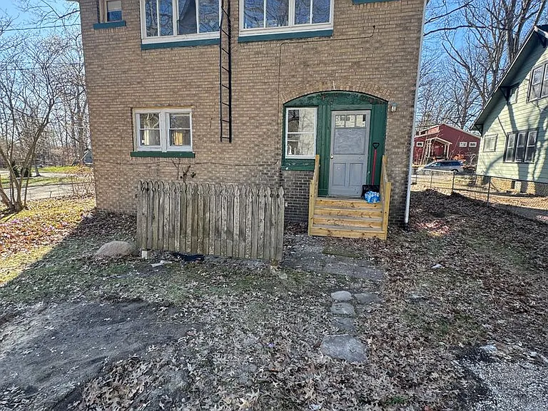 1017 Vine St — Photo 1