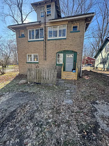 1017 Vine St Photo 1