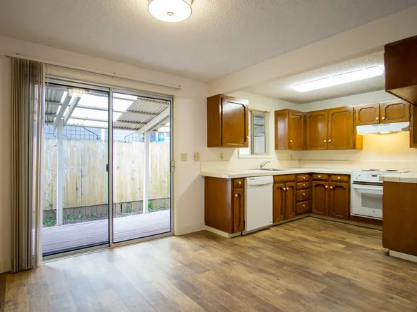 VERY Spacious Corner Townhouse with Private Patio, DW, W/D Hookups!, 9148 SW Becker Dr, Portland, OR 97223