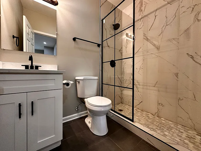 Amazing 4-bed Duplex by UIC — Photo 26