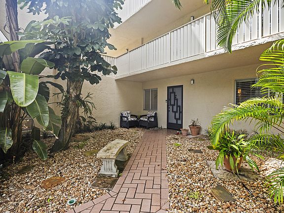 2nd image of 7146 Huntington Lane #105