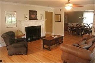 4th image of 229 Leitch Ave