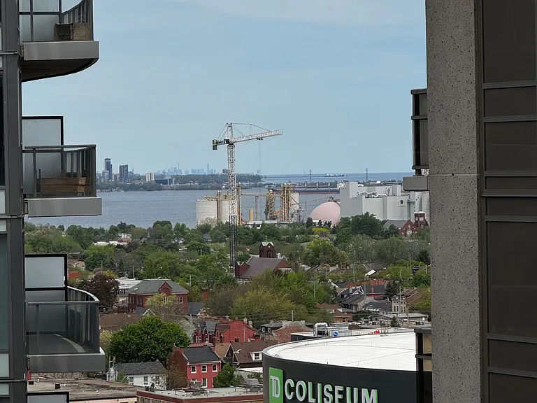 150 Main St W #13 — Photo 15