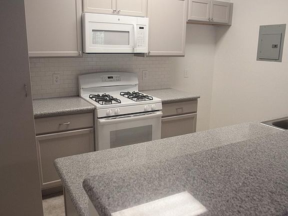 2nd image of 522 N Jackson St APT 202