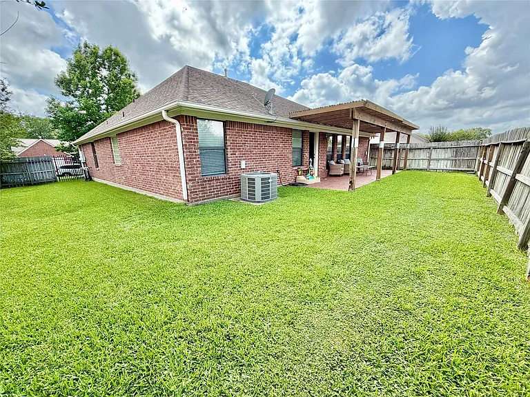 301 Friends Knoll Ln — Photo 18
