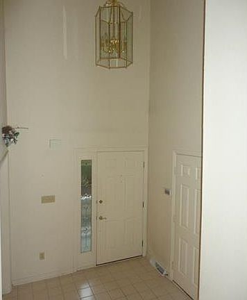 3rd image of 50 Pond Ct S