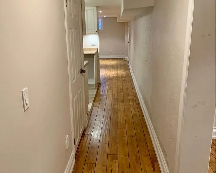 16 Coxwell Blvd #LOWER — Photo 8