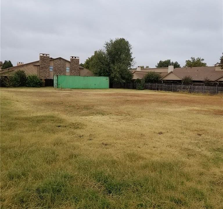 2nd image of 727 N Council Rd