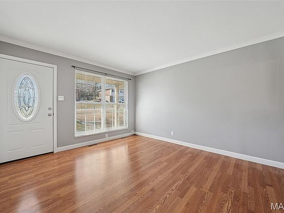 2nd image of 1438 Twin Oaks Dr