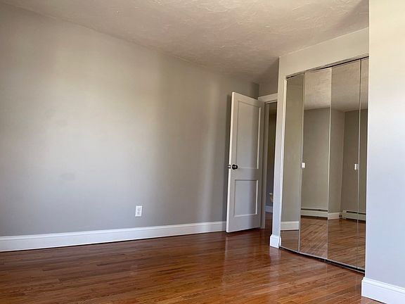 5th image of 415 Mill St