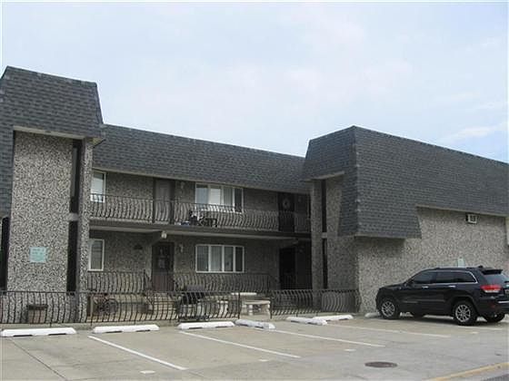 2nd image of 135 E Lavender Rd APT 1