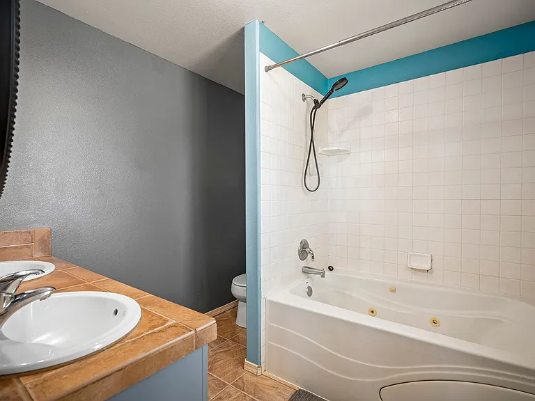 2072 Lonnie Ln — Photo 16