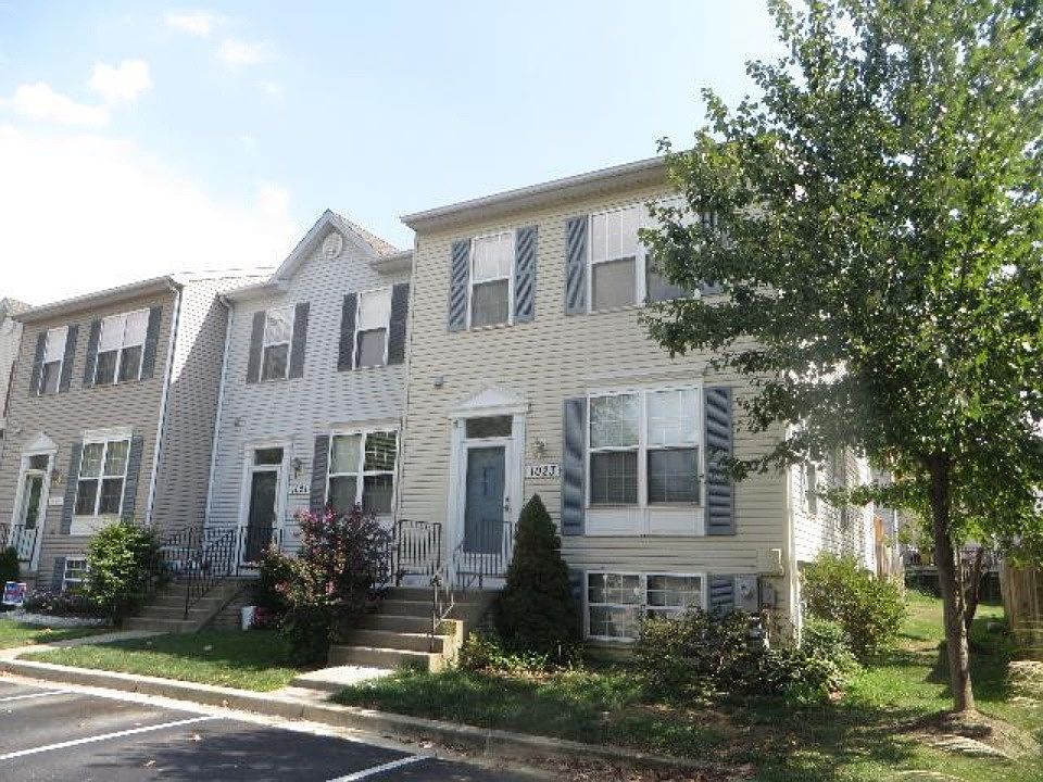 Exterior, End Unit