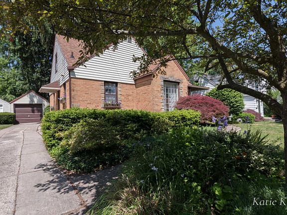 4th image of 1155 Lakeside Dr SE