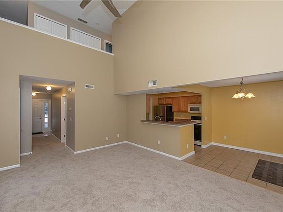 3rd image of 279 Huntsford Dr