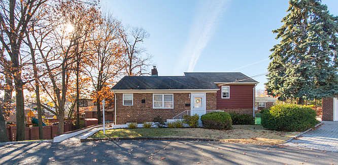 1st image of 22 Larkspur Ln