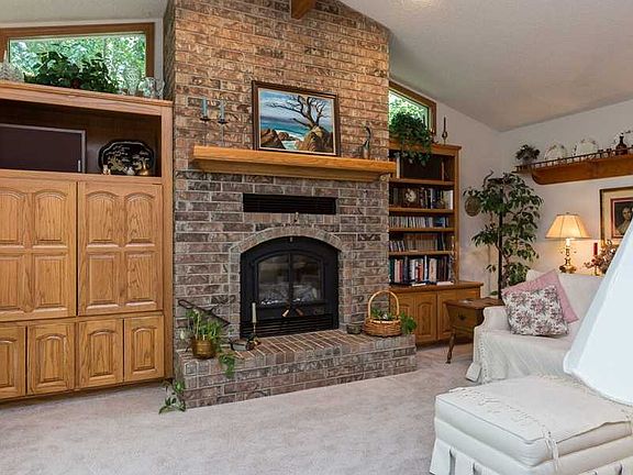 5th image of 15 Tarland Ln