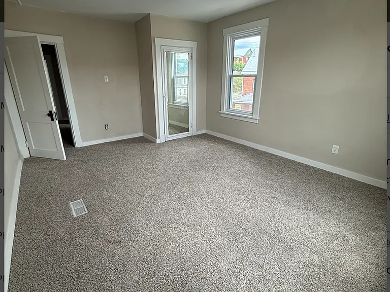 1100 Kenneth Ave — Photo 11