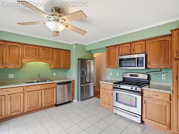 5th image of 18550 Foch St