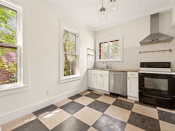 5th image of 216 Linden St