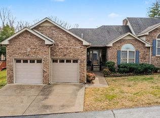 416 Country Club Ct, Clarksville, TN 37043
