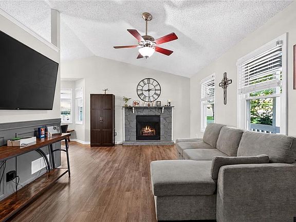 4th image of 4983 Hunters Cove Dr