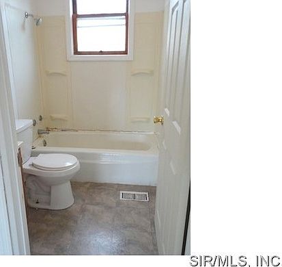 4th image of 202 W Zupan St