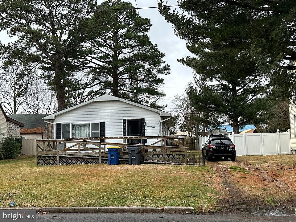 1st image of 504 Elm Dr