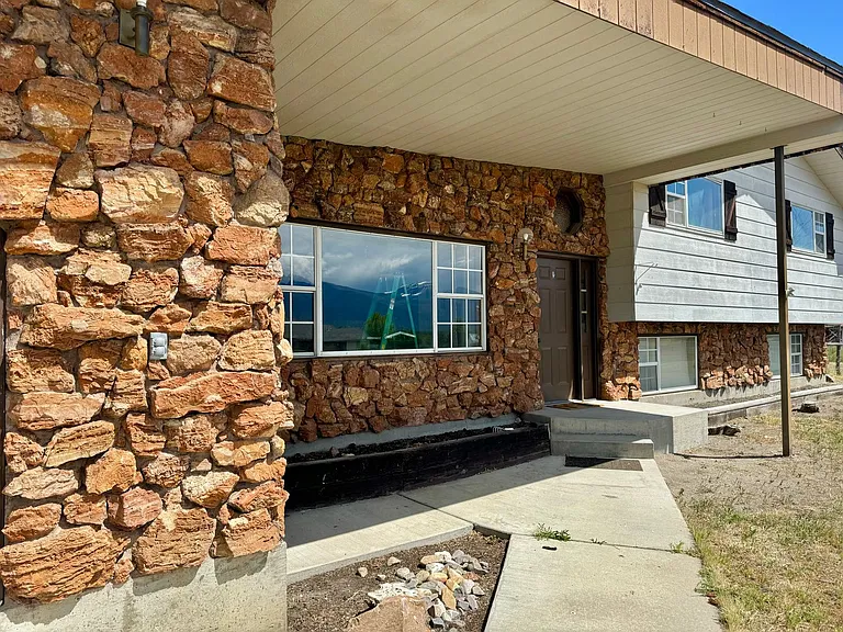 201 Hidden Valley Rd — Photo 2