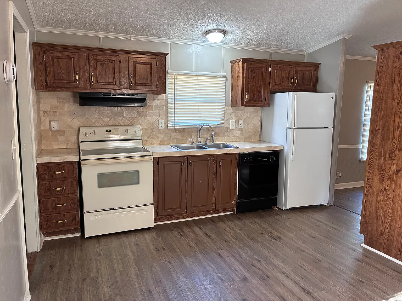 3 bed, 1280 sqft, $1,350 — Photo 3