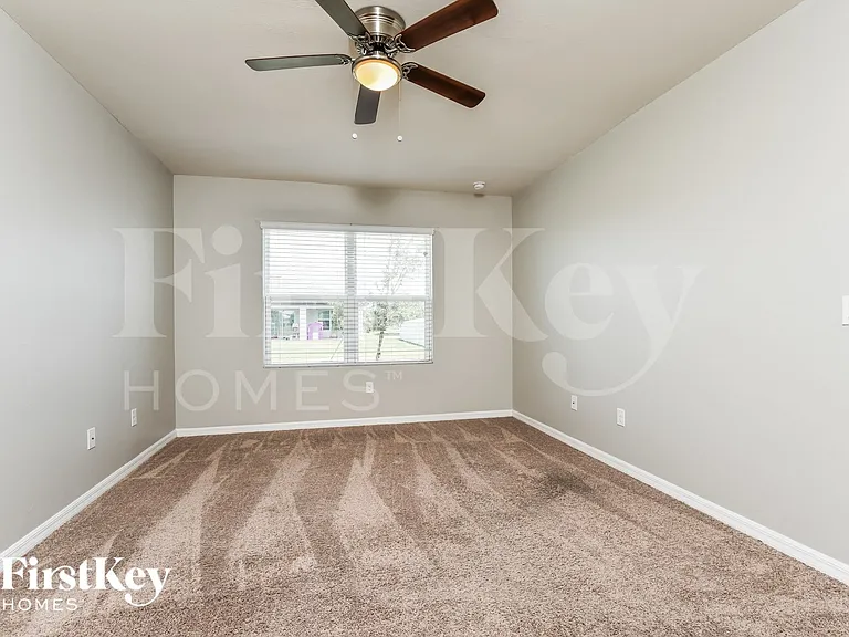 533 NW 13th Ter — Photo 11