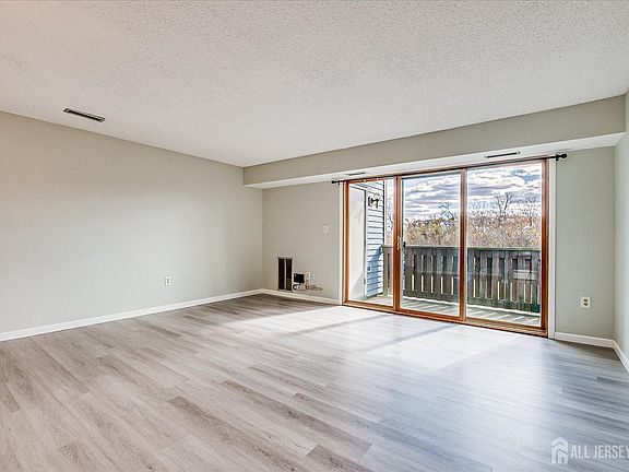 4th image of 807 Aspen Dr