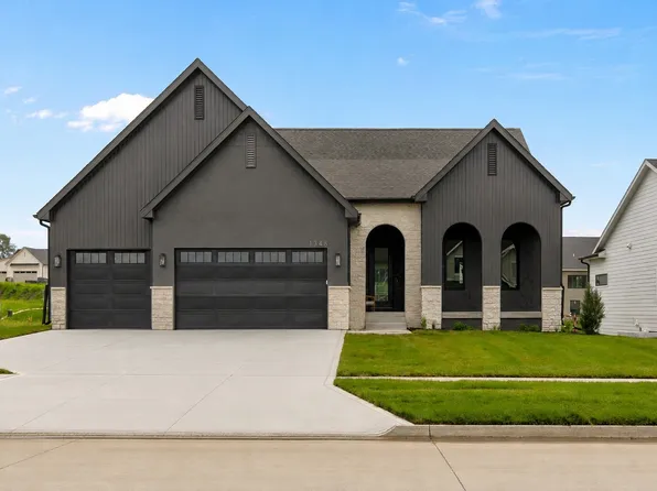1348 S Auburn Pl, West Des Moines, IA 50266