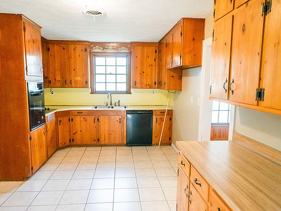5th image of 104 Underwood Dr