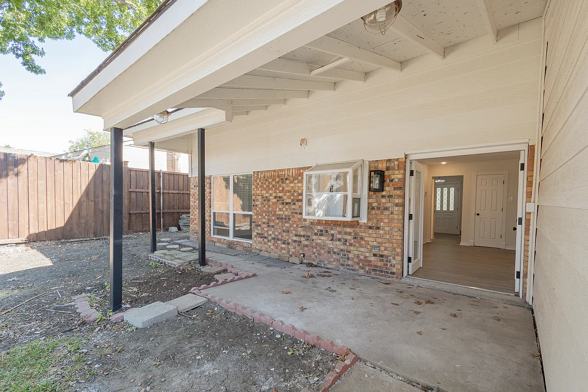 Building Photo - 2829 Naples Dr