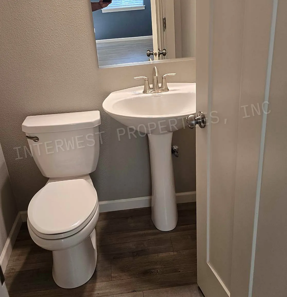 3 bed, 2.5 bath, 1598 sqft, $2,795 — Photo 2