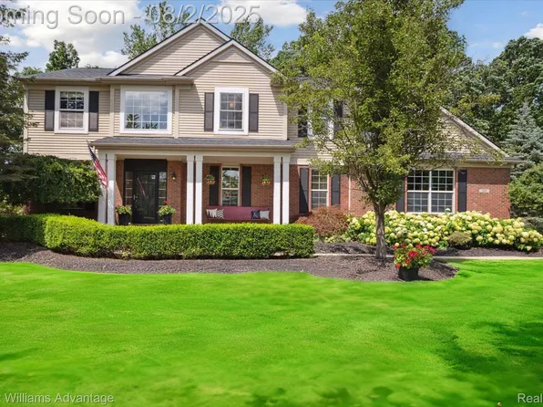 1351 Cartwright Ln, South Lyon, MI 48178