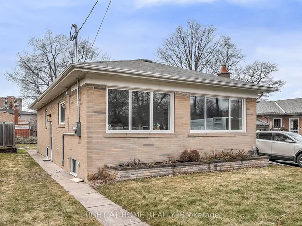 10 Golfwood Hts, Toronto, ON M9P 3L9